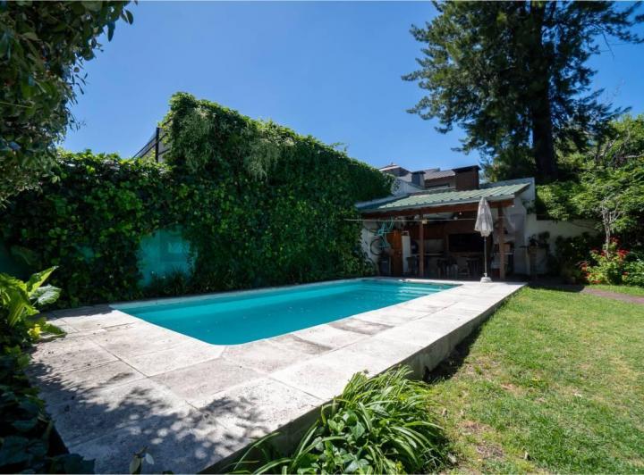 Casa · 160m² · 5 Ambientes · 3 Cocheras