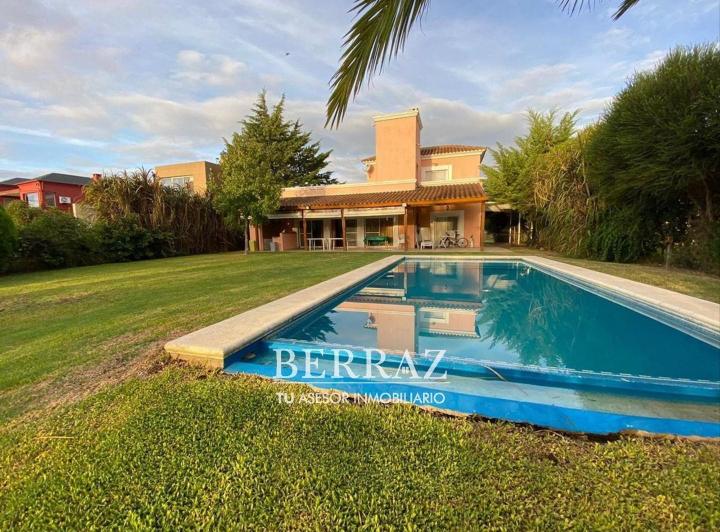 Casa · 280m² · 5 Ambientes · 2 Cocheras