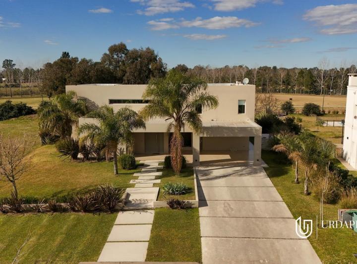 Casa · 600m² · 7 Ambientes · 2 Cocheras