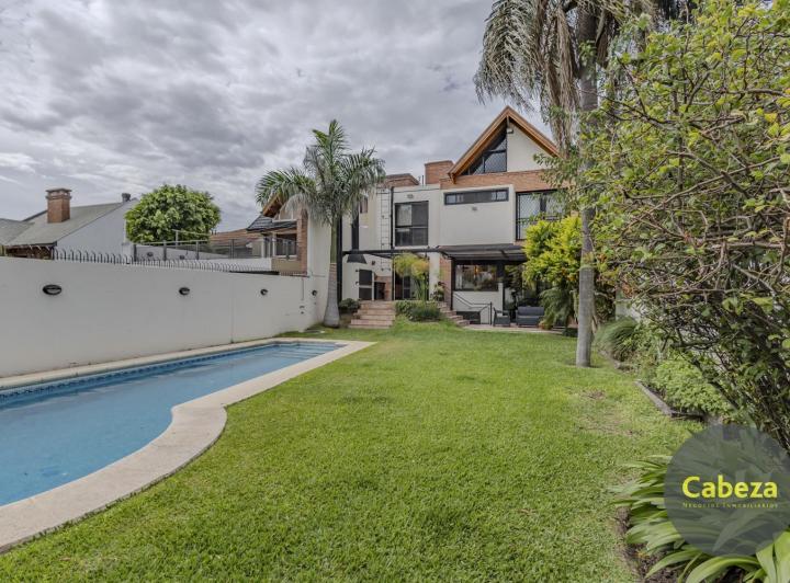 Casa · 400m² · 6 Ambientes · 2 Cocheras
