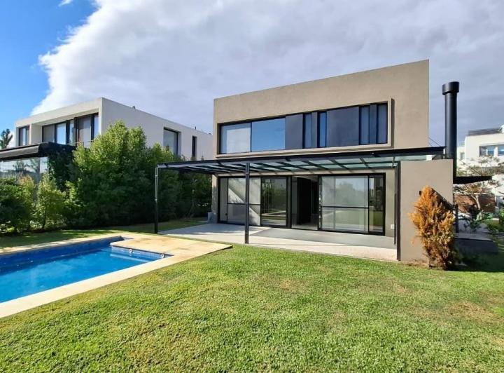 Casa · 202m² · 5 Ambientes · 1 Cochera