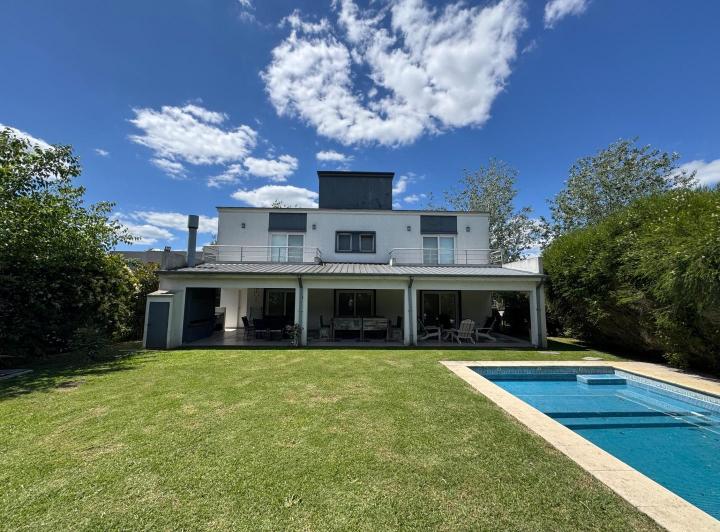 Casa · 285m² · 5 Ambientes