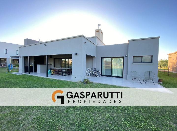 Casa · 152m² · 4 Ambientes · 4 Cocheras