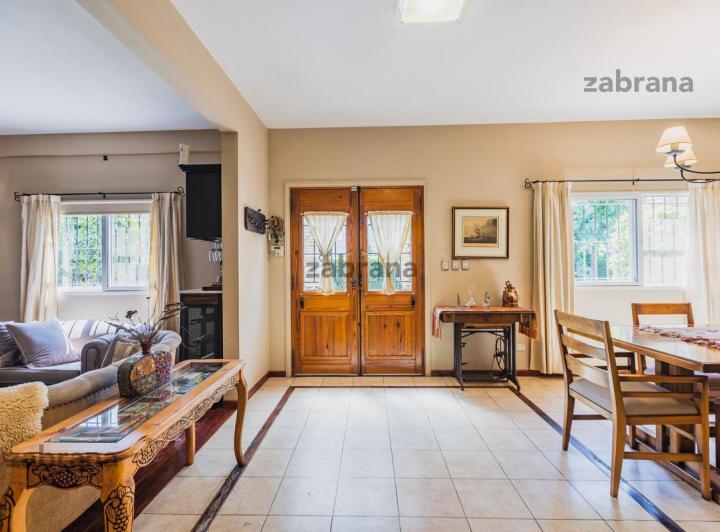 Casa · 269m² · 3 Dormitorios · 2 Cocheras