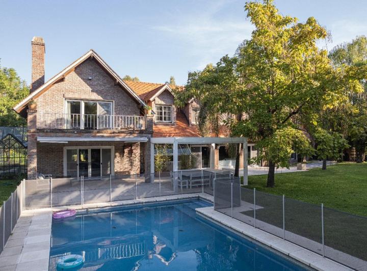 Casa · 650m² · 4 Dormitorios
