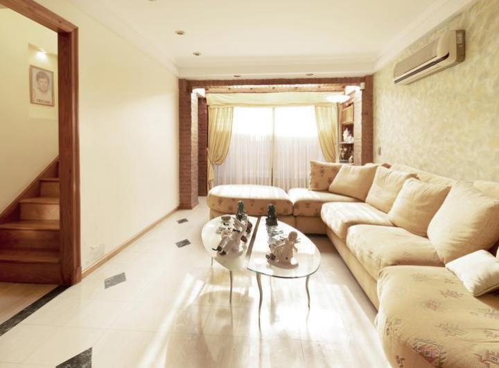 Casa · 230m² · 5 Ambientes · 2 Cocheras