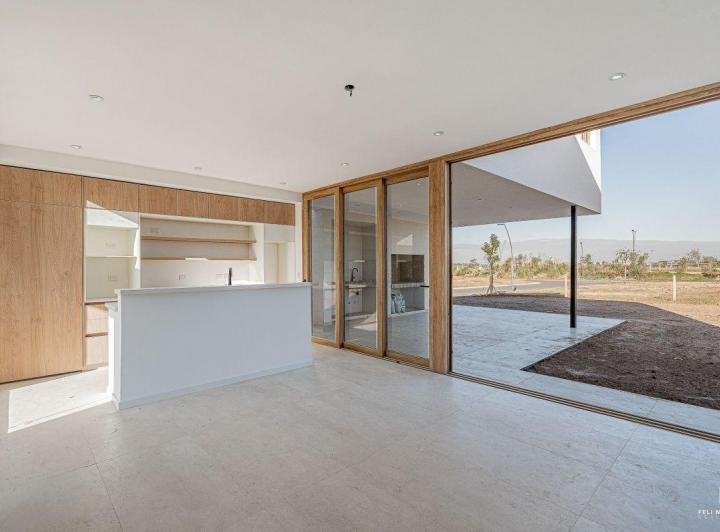 Casa · 197m² · 5 Ambientes · 2 Cocheras