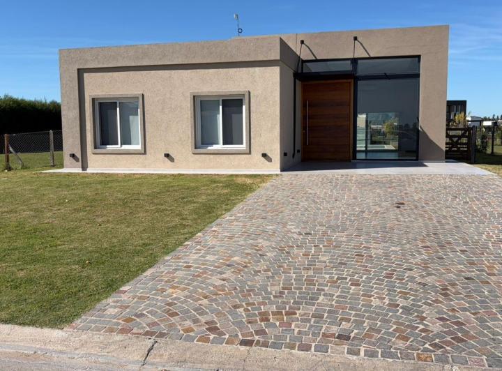 Casa · 138m² · 4 Ambientes · 3 Cocheras