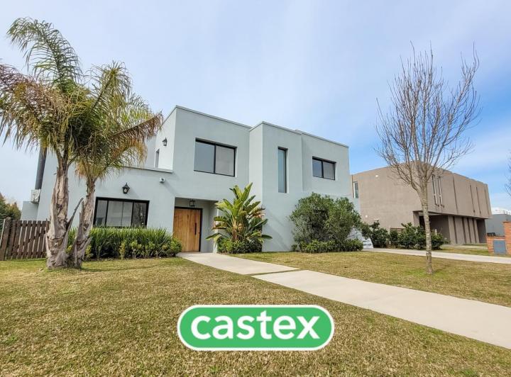 Casa · 219m² · 6 Ambientes · 1 Cochera
