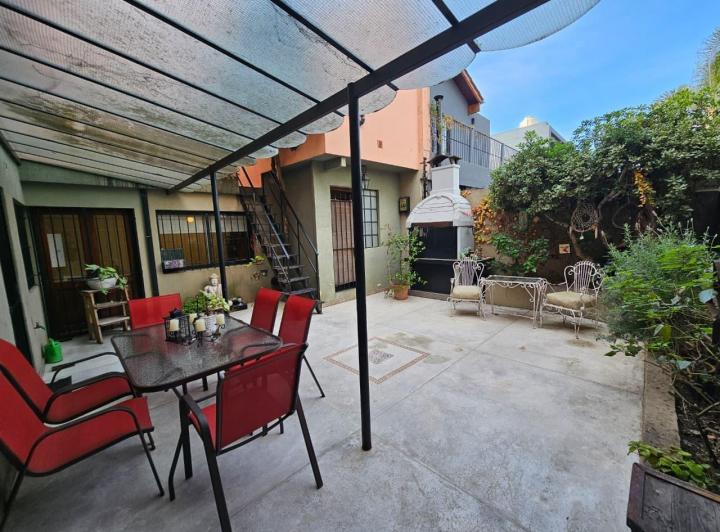 Casa · 203m² · 8 Ambientes · 1 Cochera