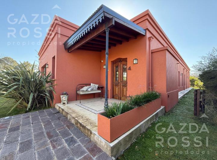 Casa · 214m² · 5 Ambientes · 2 Cocheras