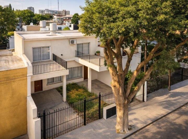 Casa · 265m² · 7 Ambientes · 2 Cocheras