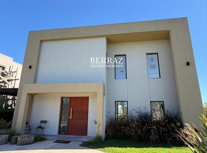 Casa · 136m² · 4 Ambientes · 1 Cochera