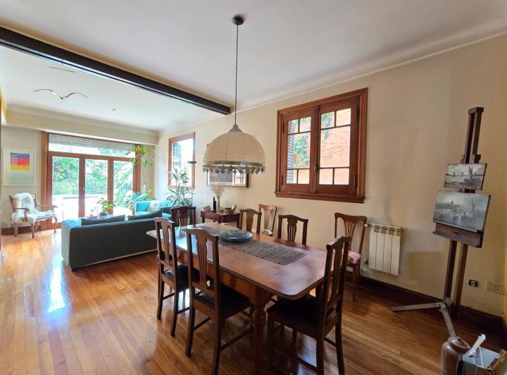 Casa · 231m² · 5 Ambientes · 2 Cocheras