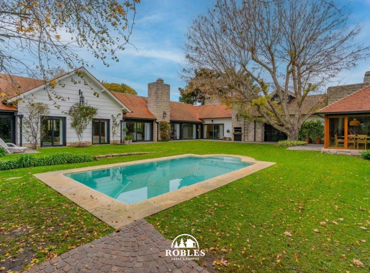 Casa · 400m² · 5 Ambientes