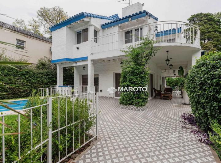 Casa · 234m² · 7 Ambientes · 1 Cochera