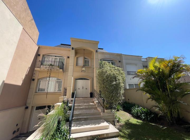 Casa · 660m² · 5 Ambientes · 6 Cocheras