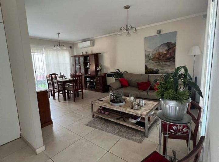 Casa · 155m² · 3 Ambientes · 3 Cocheras