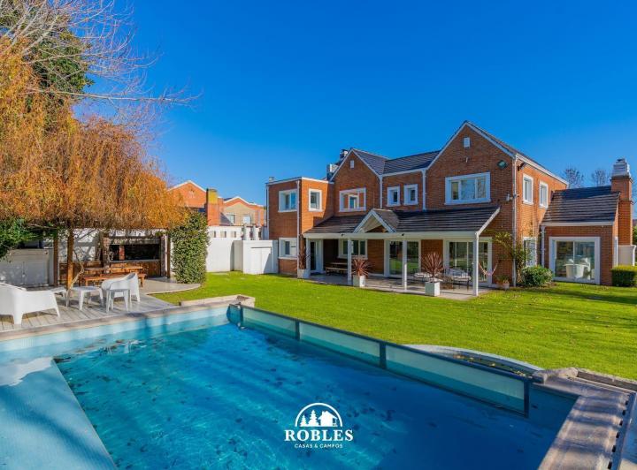 Casa · 370m² · 6 Ambientes