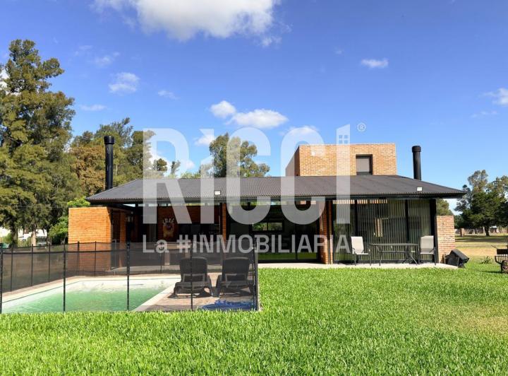 Casa · 800m² · 4 Ambientes · 1 Cochera