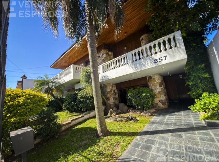 Casa · 1030m² · 7 Ambientes · 5 Cocheras