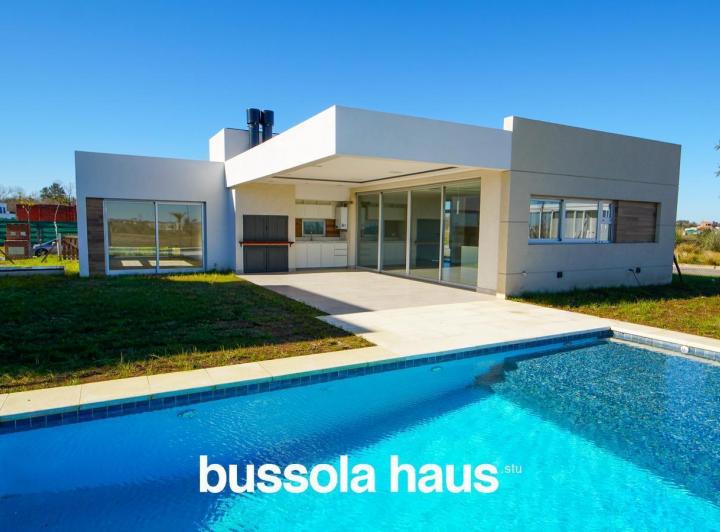 Casa · 140m² · 4 Ambientes · 2 Cocheras