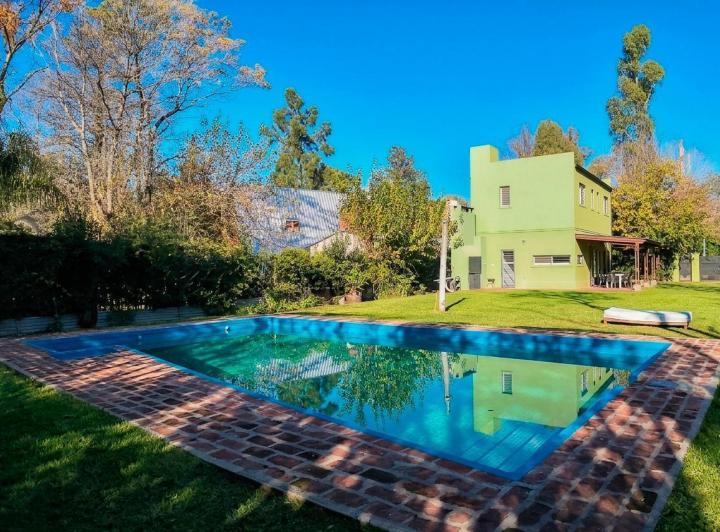 Casa · 93m² · 4 Ambientes · 3 Cocheras