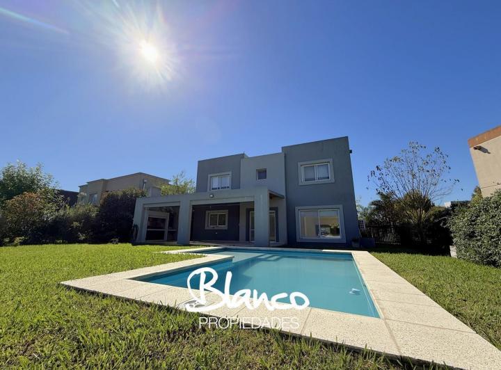 Casa · 179m² · 4 Ambientes · 1 Cochera