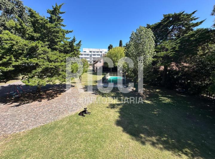 Casa · 2640m² · 5 Ambientes · 2 Cocheras