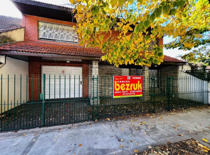 Casa · 268m² · 4 Ambientes · 1 Cochera
