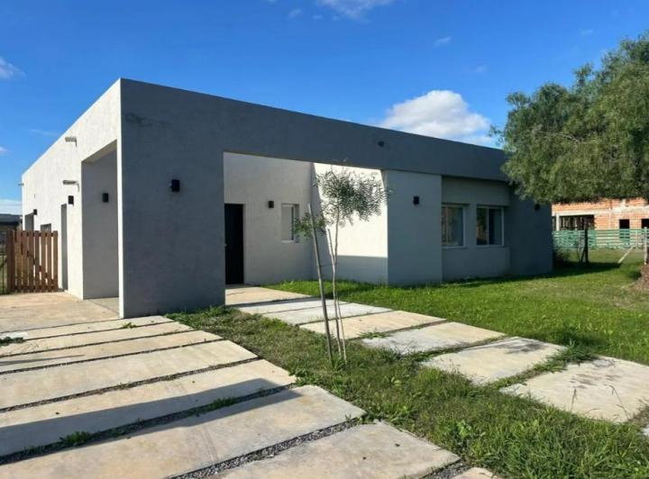 Casa · 175m² · 4 Ambientes · 2 Cocheras