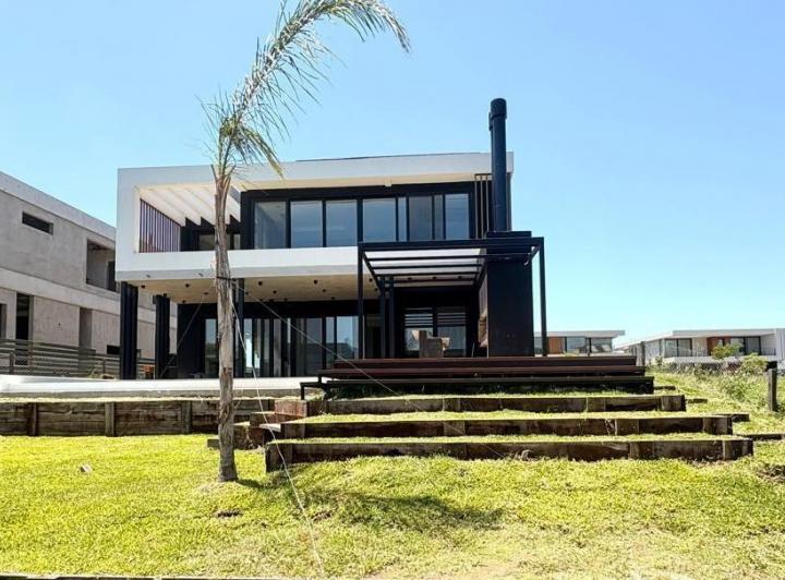 Casa · 424m² · 6 Ambientes