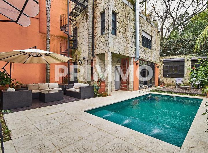 Casa · 410m² · 5 Ambientes · 1 Cochera