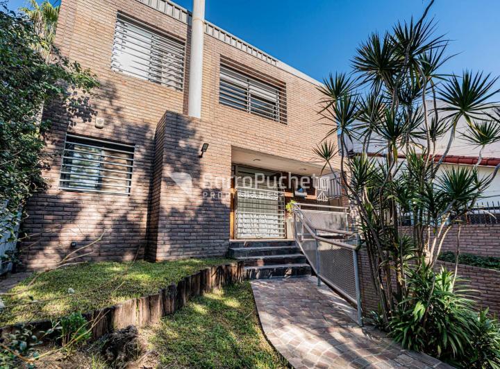 Casa · 350m² · 6 Ambientes · 4 Cocheras