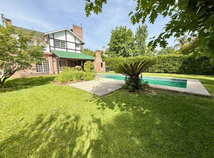 Casa · 165m² · 5 Ambientes · 2 Cocheras