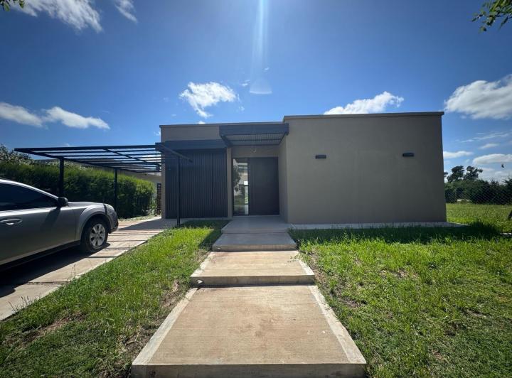 Casa · 140m² · 4 Ambientes · 2 Cocheras