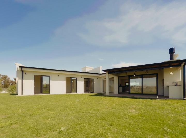 Casa · 180m² · 4 Ambientes · 1 Cochera