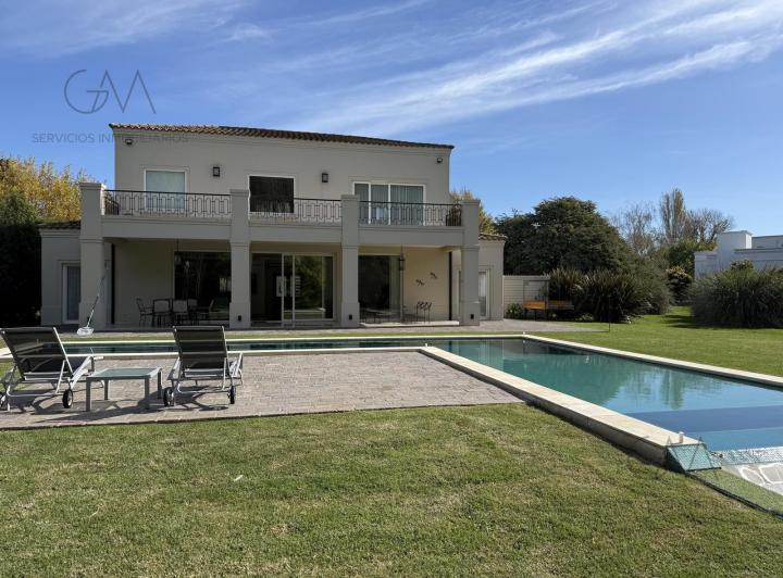 Casa · 400m² · 5 Ambientes · 2 Cocheras