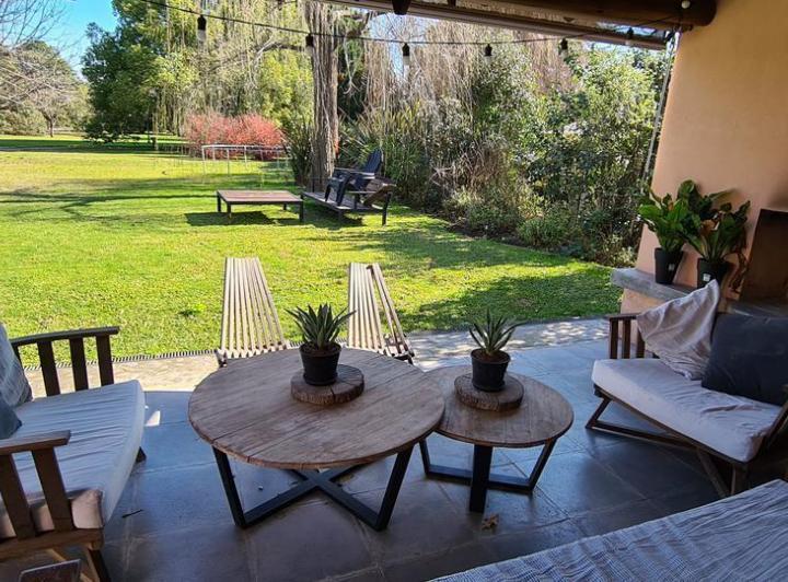 Casa · 336m² · 6 Ambientes · 2 Cocheras