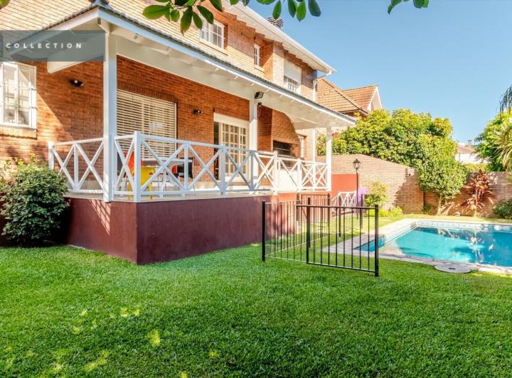 Casa · 364m² · 8 Ambientes · 2 Cocheras
