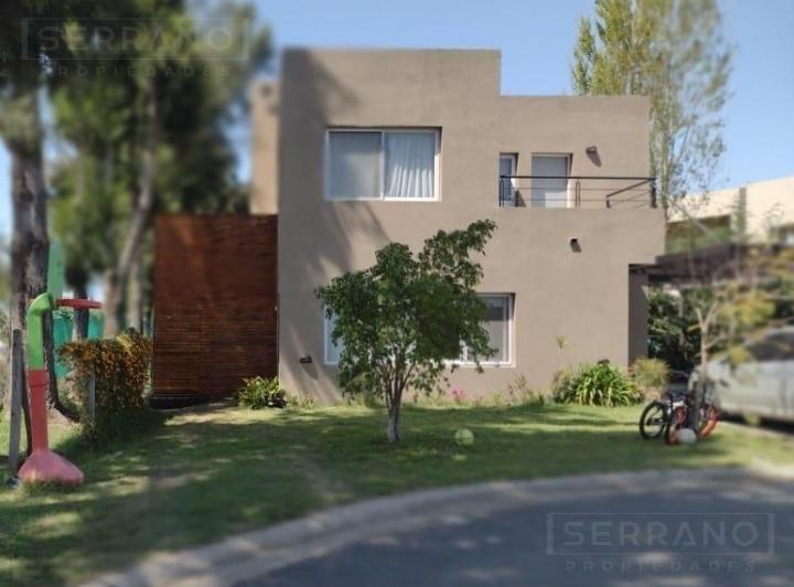 Casa · 160m² · 4 Ambientes · 1 Cochera