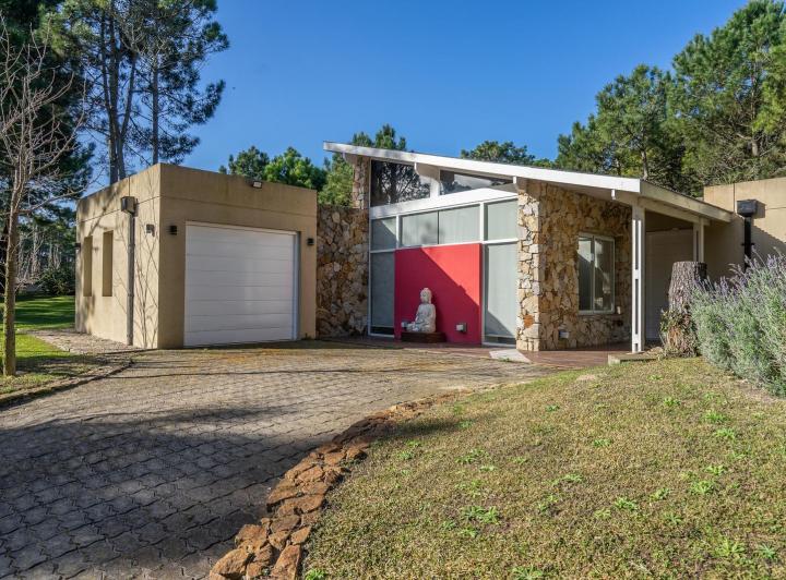 Casa · 254m² · 4 Ambientes · 1 Cochera