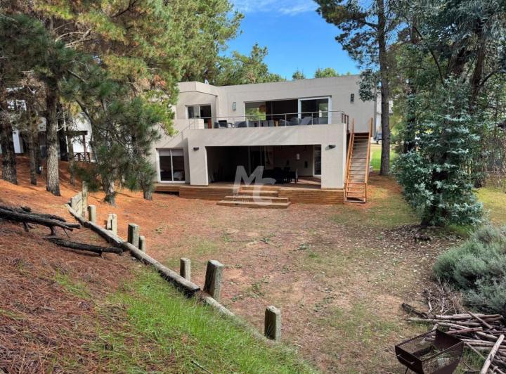 Casa · 193m² · 5 Ambientes · 1 Cochera