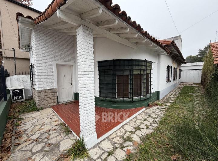 Casa · 197m² · 6 Ambientes · 2 Cocheras