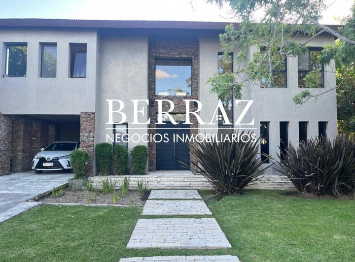 Casa · 223m² · 4 Ambientes · 1 Cochera