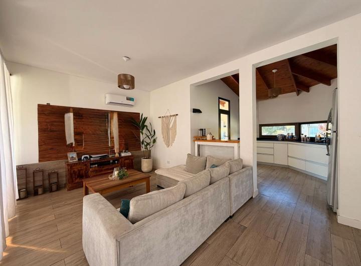 Casa · 110m² · 4 Ambientes · 5 Cocheras