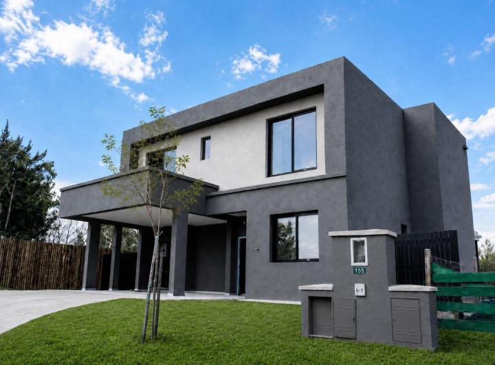 Casa · 255m² · 5 Ambientes · 4 Cocheras