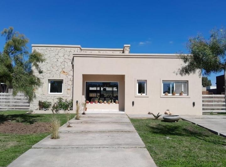 Casa · 121m² · 4 Ambientes · 2 Cocheras