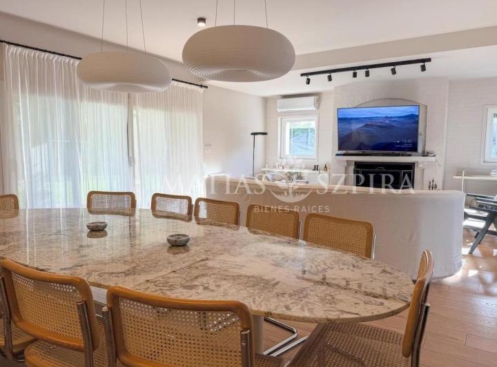 Casa · 340m² · 6 Ambientes · 2 Cocheras