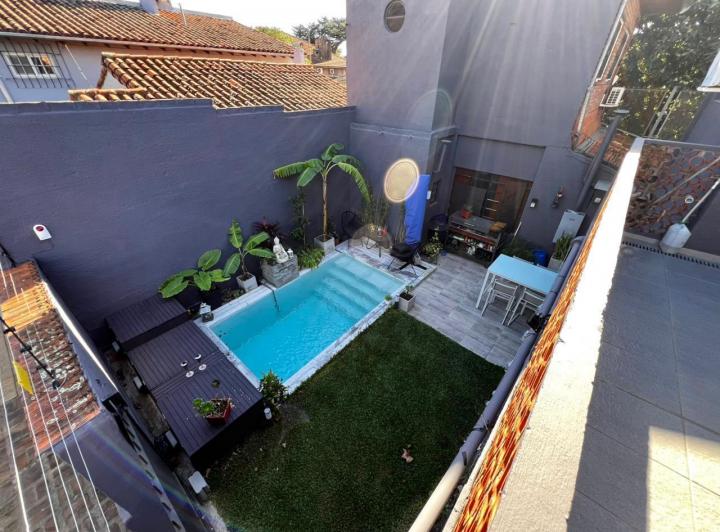 Casa · 240m² · 6 Ambientes · 2 Cocheras